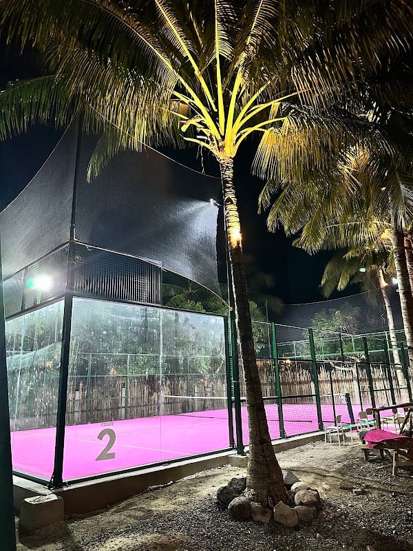 PADEL & PALMS