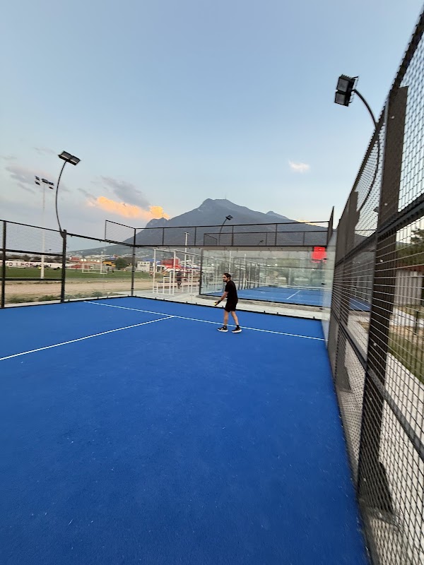 Padel - WE Sport Center/ Stadium (Canchas de Pádel y Fútbol)