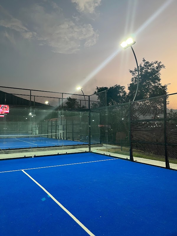 Padel - WE Sport Center/ Stadium (Canchas de Pádel y Fútbol)