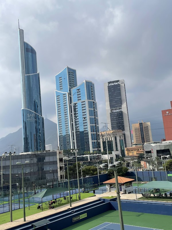 PADEL & TENNIS CENTER