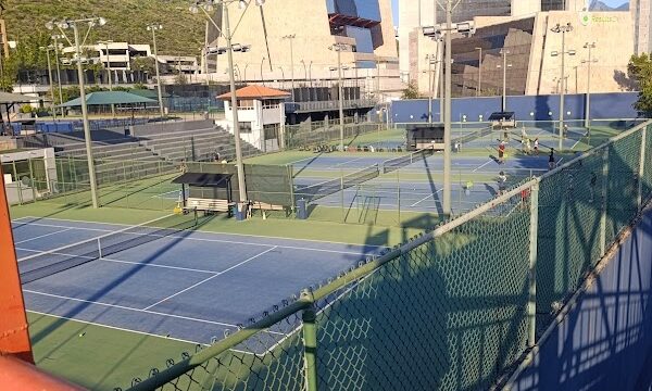 PADEL & TENNIS CENTER