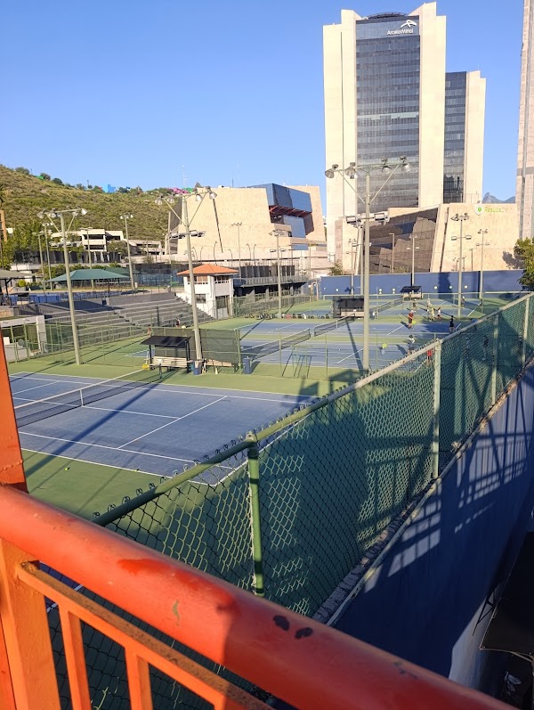 PADEL & TENNIS CENTER
